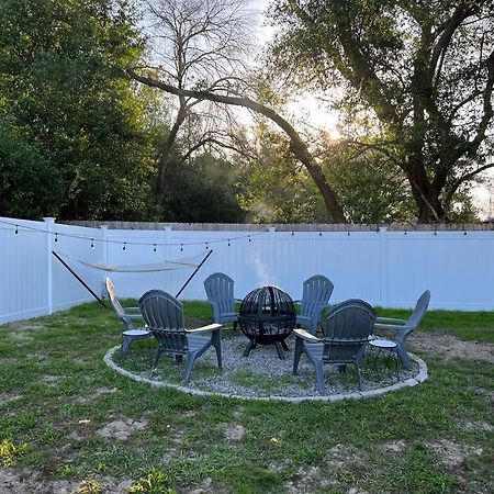فيلا House Of Manatees-Entire House With Yard, Fire Pit, Dog Friendly كريستال ريفر المظهر الخارجي الصورة