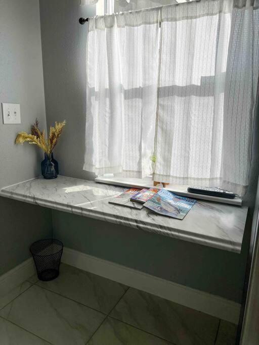 فيلا House Of Manatees-Entire House With Yard, Fire Pit, Dog Friendly كريستال ريفر المظهر الخارجي الصورة